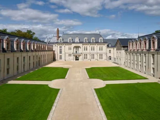 Château de Villers-Cotterêts dans l'Aisne, cité internationale de la langue française, avec ses jardins